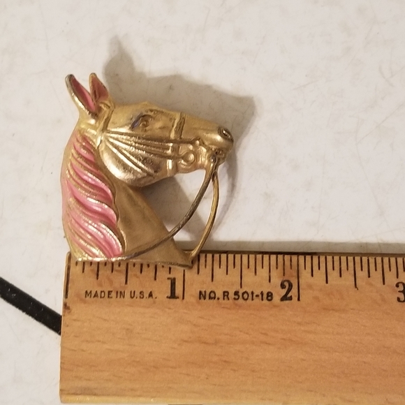Retro gold tone horse brooch - Picture 5 of 11